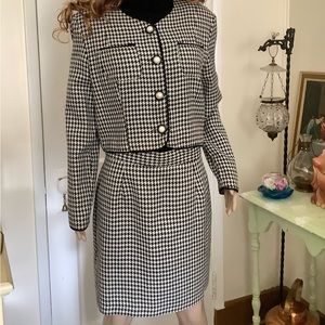 **Everything must go by 06/20** Vintage houndstooth skirt suit